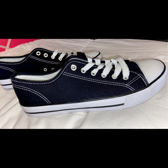 Revolution Sized an 8 but can be a 8.5 comfortable - Picture 6 of 6